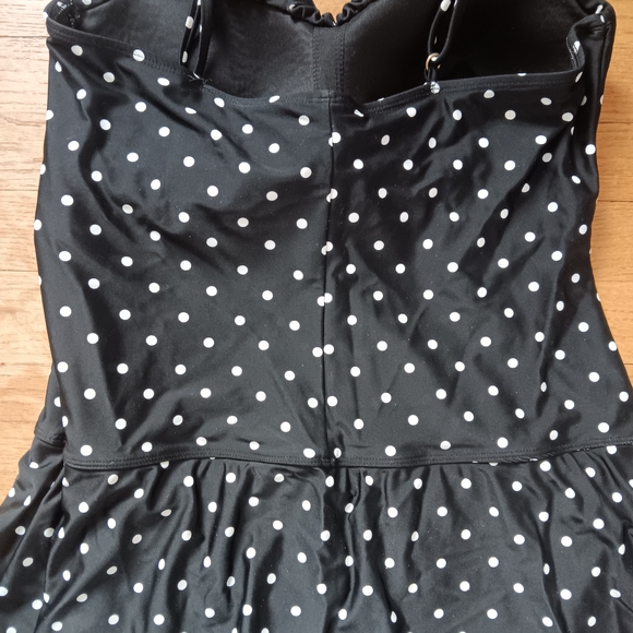 Tropical Escape Women's Black & White Polka Dot One Piece Skirt Swimsuit 14 - Picture 10 of 15